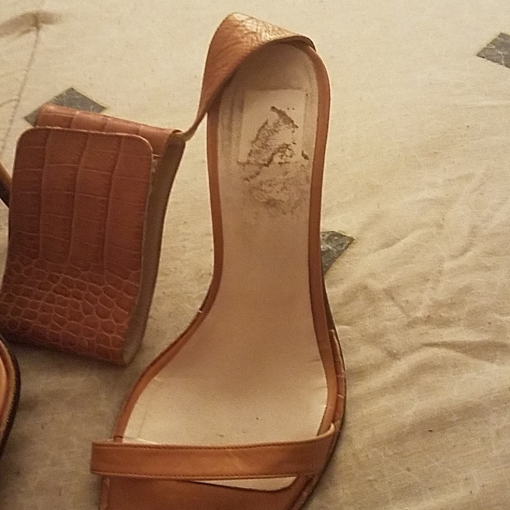 Very Sexy tan sandals w/a wrap around your ankles - Picture 3 of 6